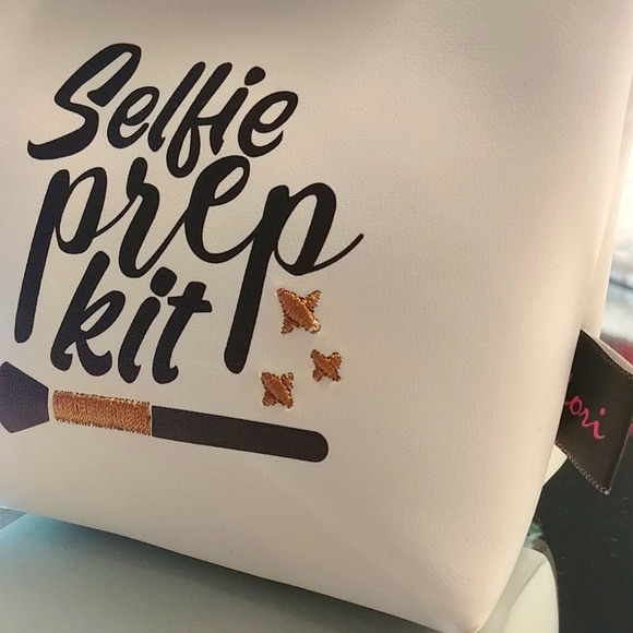 🎉2/$16 NWT Lori Mini Selfie Prep Kit Makeup Bag - Picture 2 of 4